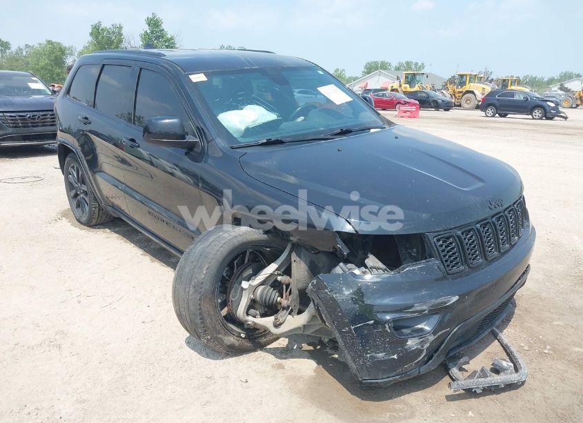 2017 Jeep Grand CHEROKEE ALTITUDE 4X4 (VIN 1C4RJFAGXHC818834) main photo