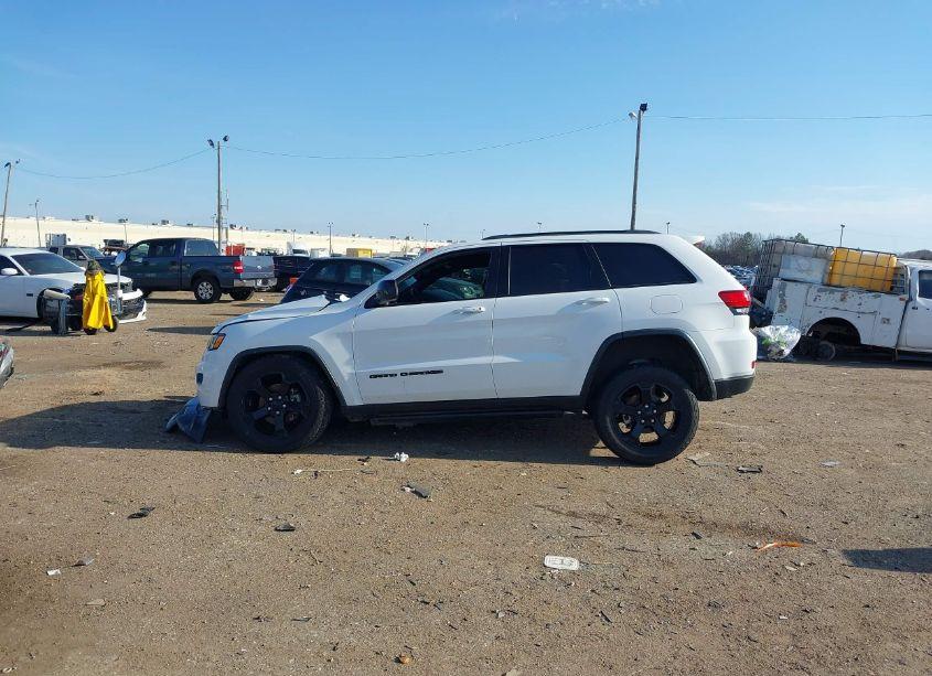 Photo 15 of 2018 Jeep Grand CHEROKEE UPLAND 4X4 (VIN 1C4RJFAGXJC423087)