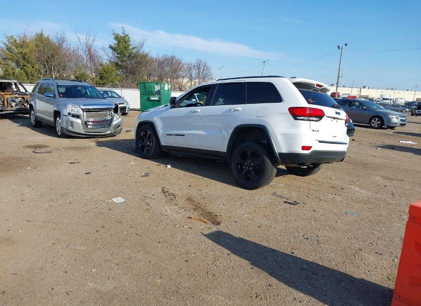 Photo 3 of 2018 Jeep Grand CHEROKEE UPLAND 4X4 (VIN 1C4RJFAGXJC423087)