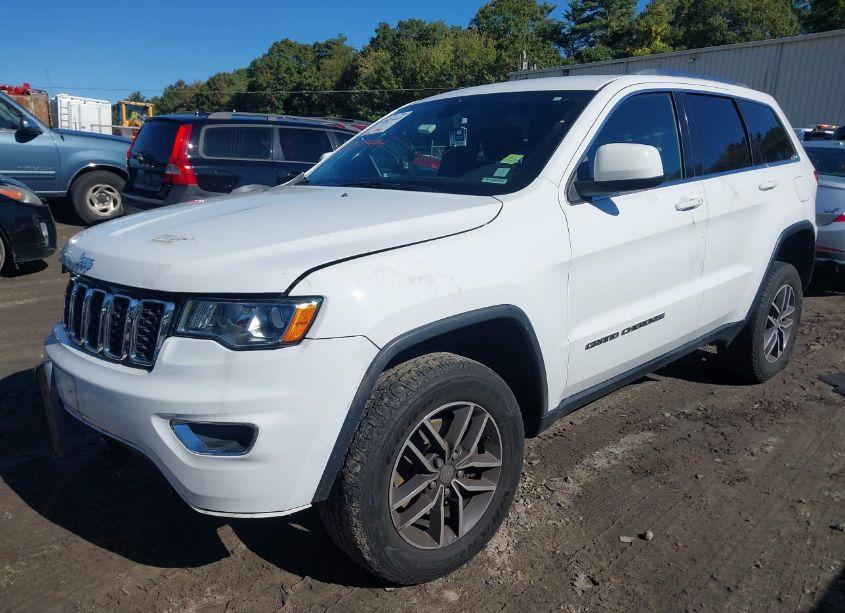 Photo 2 of 2018 Jeep Grand CHEROKEE LAREDO E 4X4 (VIN 1C4RJFAGXJC506633)