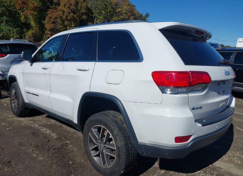 Photo 3 of 2018 Jeep Grand CHEROKEE LAREDO E 4X4 (VIN 1C4RJFAGXJC506633)