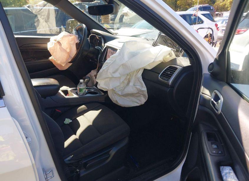 Photo 5 of 2018 Jeep Grand CHEROKEE LAREDO E 4X4 (VIN 1C4RJFAGXJC506633)