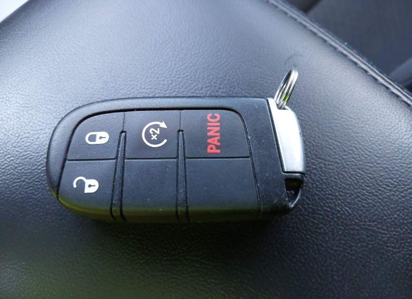 Photo 11 of 2019 Jeep Grand CHEROKEE LAREDO E 4X4 (VIN 1C4RJFAGXKC569085)