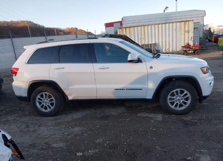 Photo 13 of 2019 Jeep Grand CHEROKEE LAREDO E 4X4 (VIN 1C4RJFAGXKC569085)