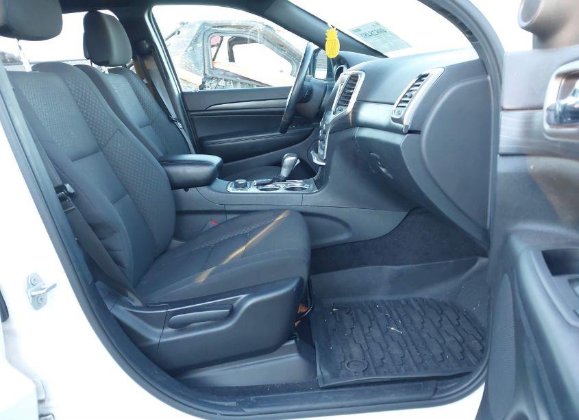 Photo 5 of 2019 Jeep Grand CHEROKEE LAREDO E 4X4 (VIN 1C4RJFAGXKC569085)