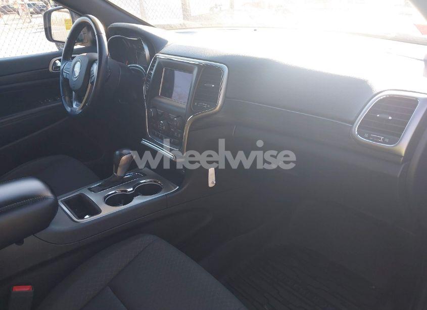 Photo 5 of 2020 Jeep Grand CHEROKEE LAREDO E 4X4 (VIN 1C4RJFAGXLC241957)