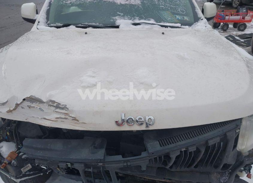 Photo 10 of 2012 Jeep Grand CHEROKEE LAREDO (VIN 1C4RJFAT7CC106156)