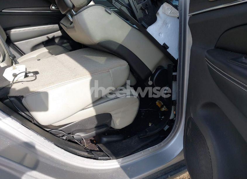 Photo 8 of 2016 Jeep Grand CHEROKEE LIMITED (VIN 1C4RJFBG4GC381622)