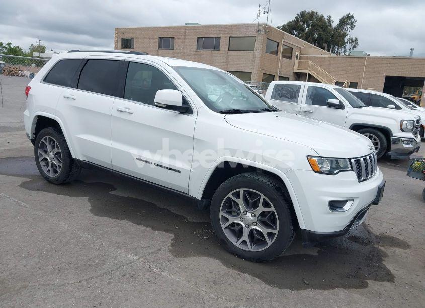 2018 Jeep Grand CHEROKEE STERLING EDITION 4X4 (VIN 1C4RJFBG5JC334106) main photo