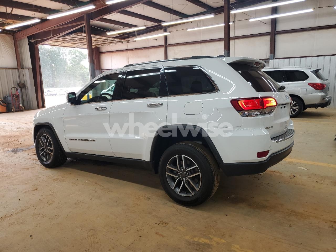 Photo 2 of 2022 JEEP GRAND CHEROKEE LIMITED (VIN 1C4RJFBG9NC165634)