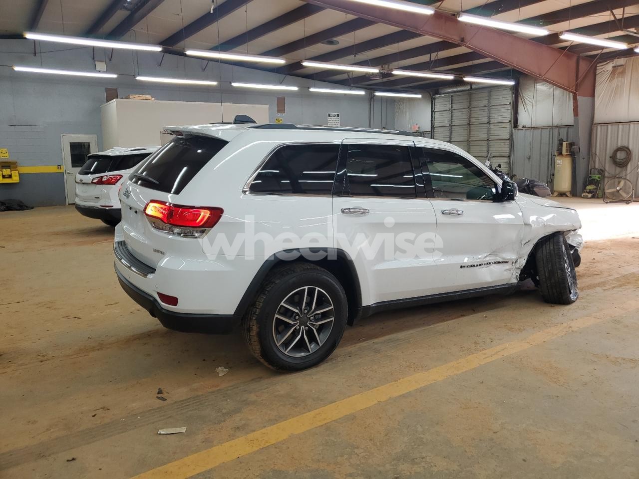 Photo 3 of 2022 JEEP GRAND CHEROKEE LIMITED (VIN 1C4RJFBG9NC165634)