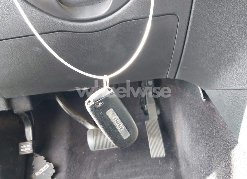 Photo 11 of 2015 Jeep Grand CHEROKEE LIMITED (VIN 1C4RJFBM3FC243705)