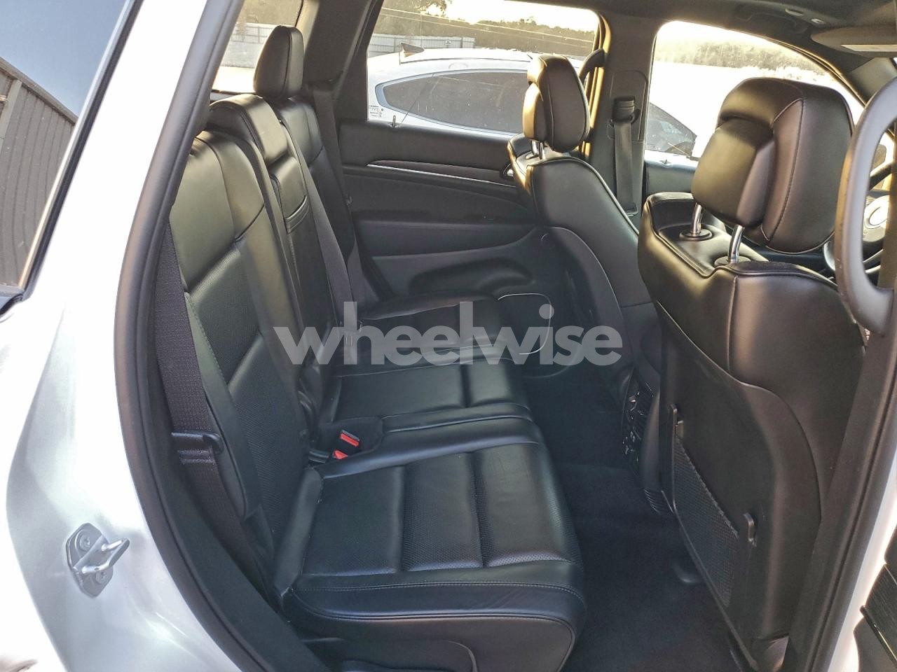 Photo 11 of 2019 JEEP GRAND CHEROKEE OVERLAND (VIN 1C4RJFCG3KC527547)