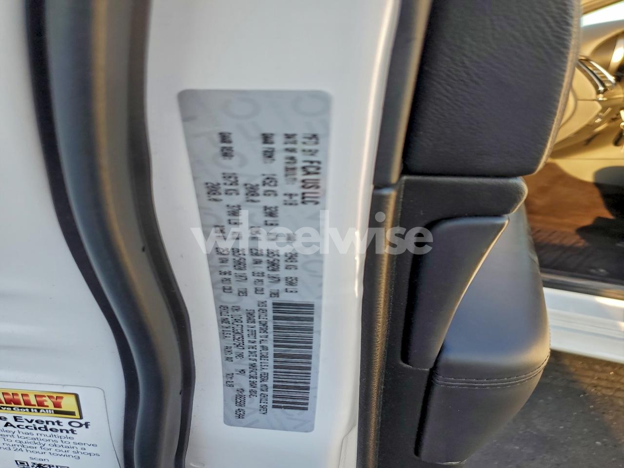 Photo 13 of 2019 JEEP GRAND CHEROKEE OVERLAND (VIN 1C4RJFCG3KC527547)