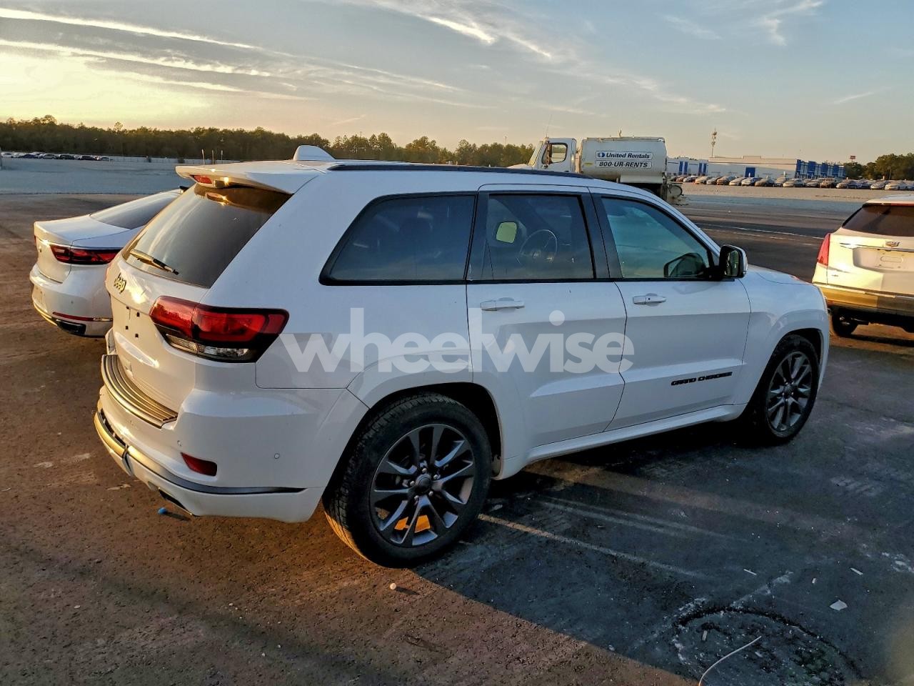 Photo 3 of 2019 JEEP GRAND CHEROKEE OVERLAND (VIN 1C4RJFCG3KC527547)