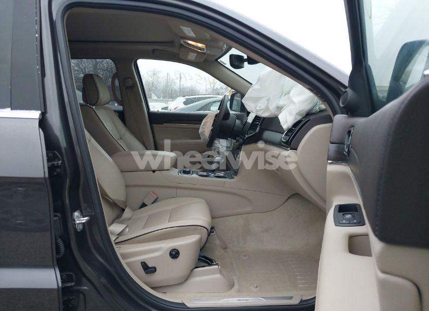 Photo 5 of 2019 Jeep Grand CHEROKEE OVERLAND 4X4 (VIN 1C4RJFCG6KC845761)