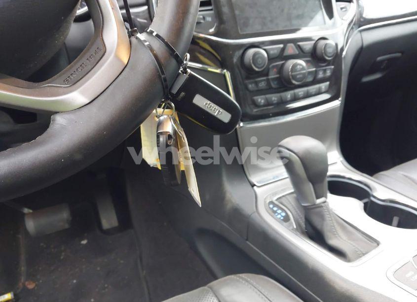 Photo 11 of 2019 Jeep Grand CHEROKEE OVERLAND 4X4 (VIN 1C4RJFCT0KC590005)