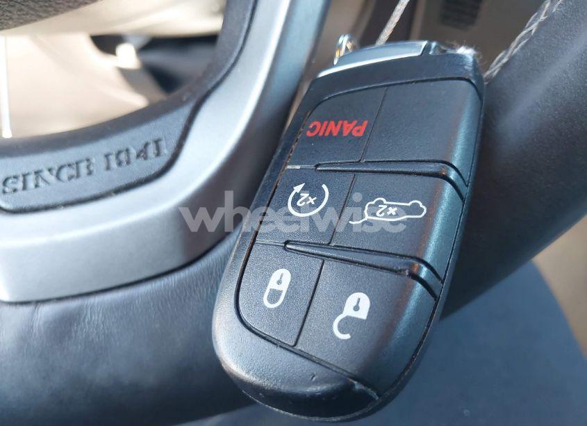 Photo 11 of 2018 Jeep Grand CHEROKEE OVERLAND 4X4 (VIN 1C4RJFCT6JC102660)