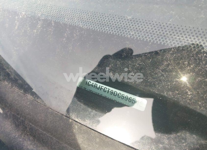 Photo 9 of 2013 Jeep Grand CHEROKEE OVERLAND (VIN 1C4RJFCT9DC596548)