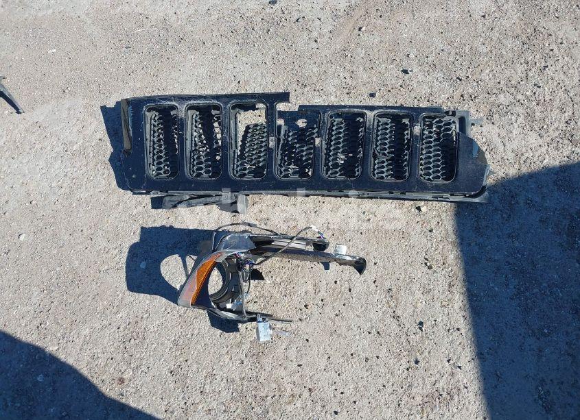 Photo 12 of 2012 Jeep Grand CHEROKEE SRT8 (VIN 1C4RJFDJ2CC158997)