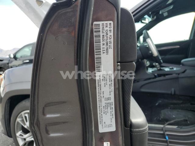 Photo 6 of 2021 JEEP GRAND CHEROKEE SRT-8 (VIN 1C4RJFDJ3MC790201)