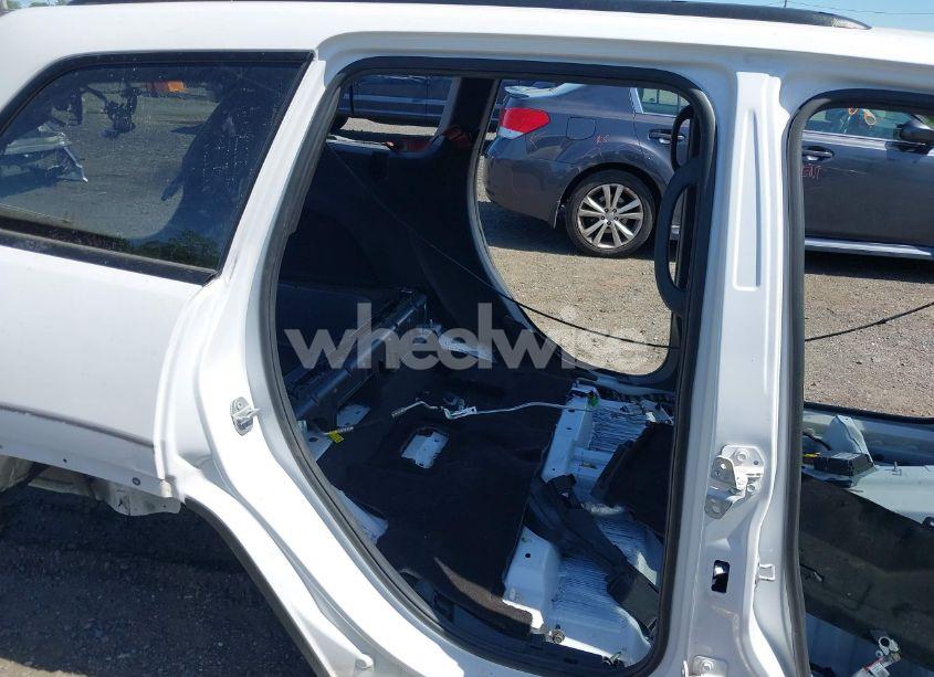 Photo 8 of 2018 Jeep Grand CHEROKEE SRT (VIN 1C4RJFDJ5JC432402)