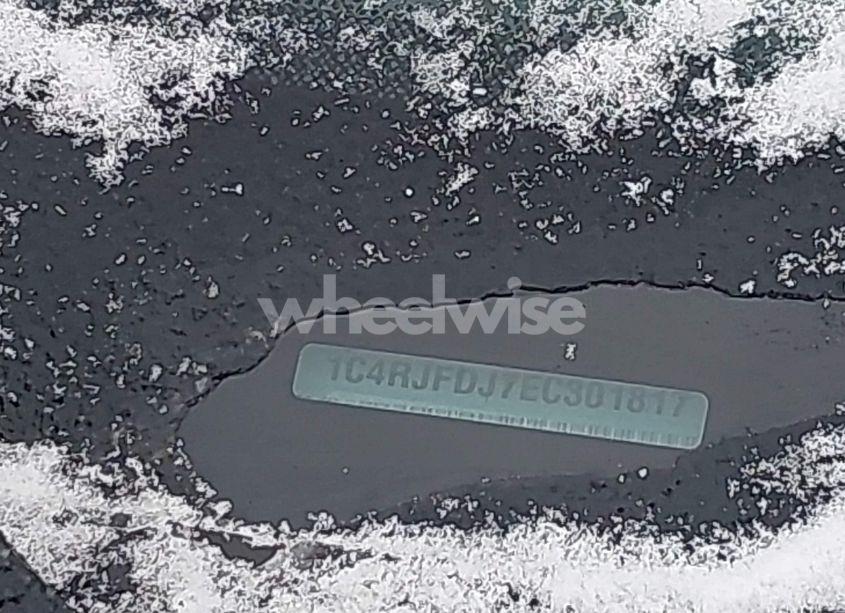 Photo 9 of 2014 Jeep Grand CHEROKEE SRT (VIN 1C4RJFDJ7EC301817)