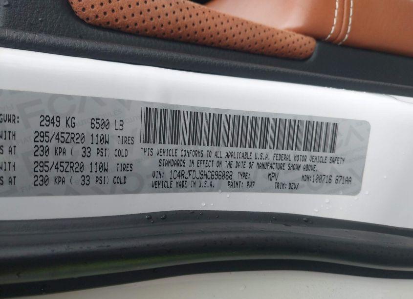 Photo 9 of 2017 Jeep Grand CHEROKEE SRT 4X4 (VIN 1C4RJFDJ9HC696068)