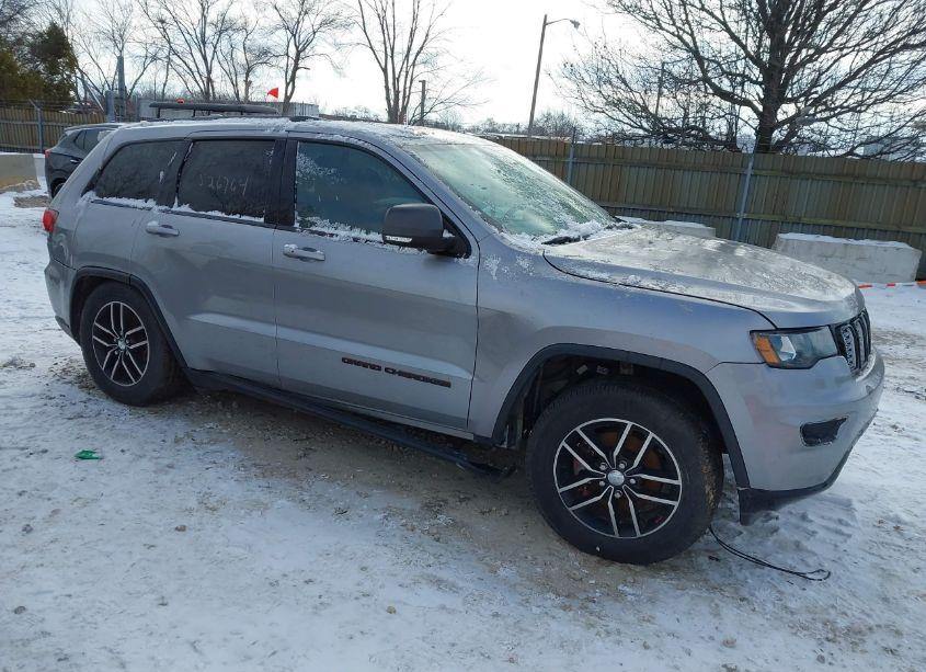 2017 Jeep Grand CHEROKEE TRAILHAWK 4X4 (VIN 1C4RJFLG3HC700038) main photo