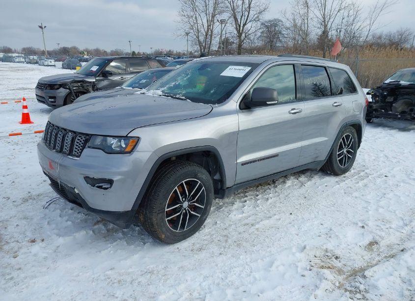 Photo 2 of 2017 Jeep Grand CHEROKEE TRAILHAWK 4X4 (VIN 1C4RJFLG3HC700038)