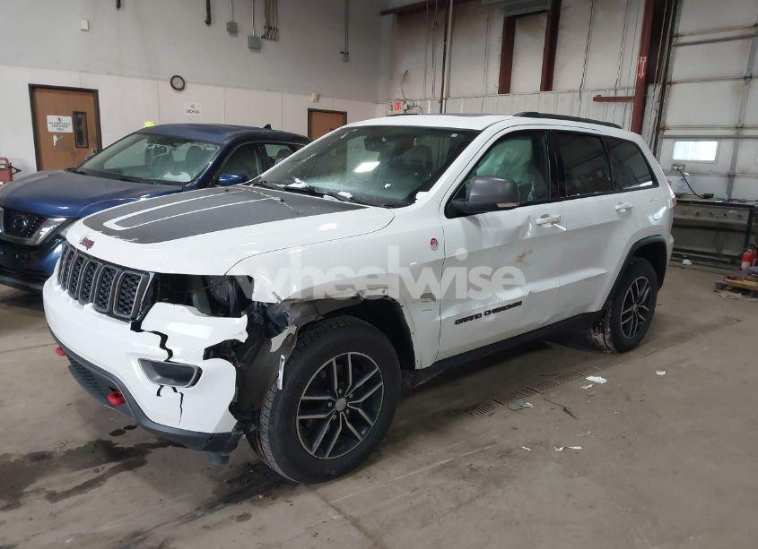 Photo 2 of 2017 Jeep Grand CHEROKEE TRAILHAWK 4X4 (VIN 1C4RJFLG8HC688548)