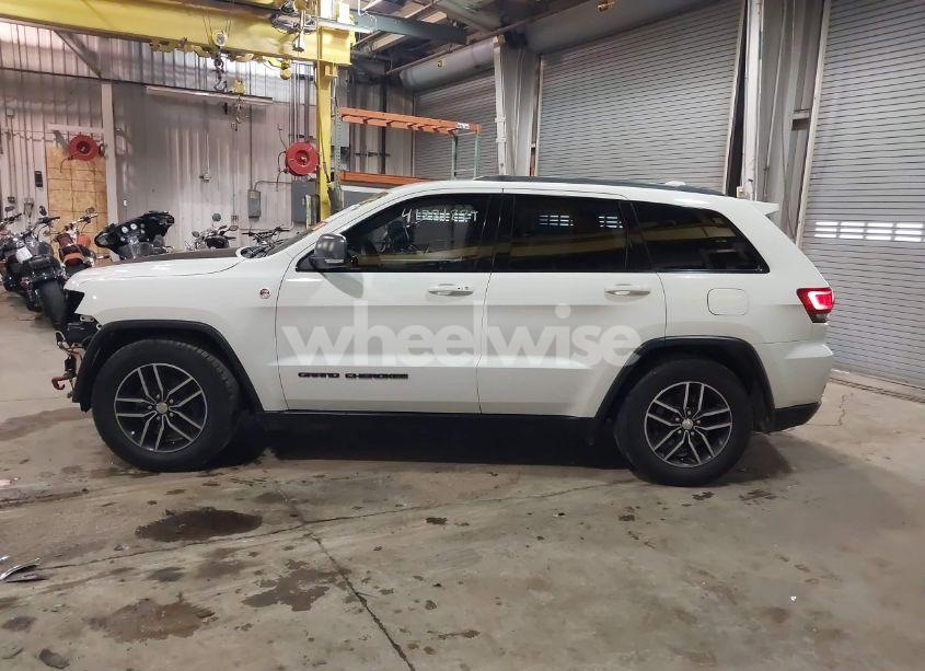 Photo 15 of 2018 Jeep Grand CHEROKEE TRAILHAWK 4X4 (VIN 1C4RJFLG8JC267810)
