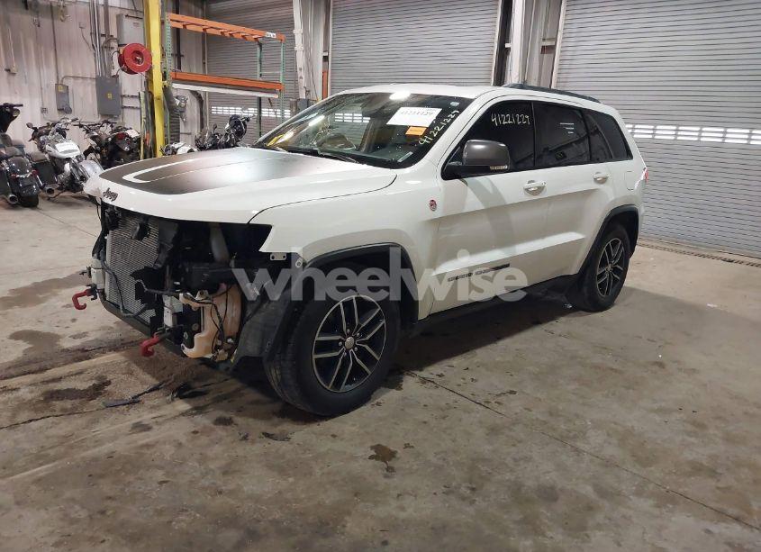 Photo 2 of 2018 Jeep Grand CHEROKEE TRAILHAWK 4X4 (VIN 1C4RJFLG8JC267810)