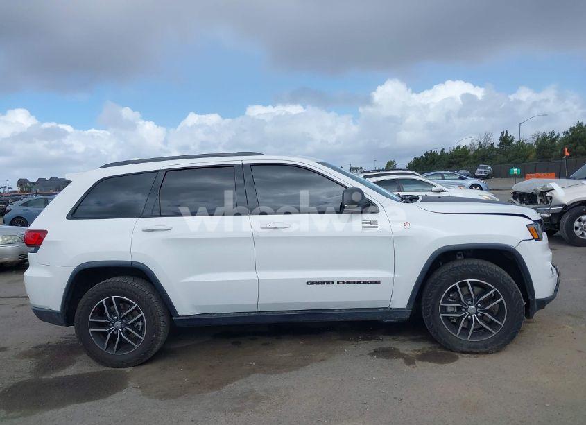 Photo 13 of 2018 Jeep Grand CHEROKEE TRAILHAWK 4X4 (VIN 1C4RJFLT2JC137793)