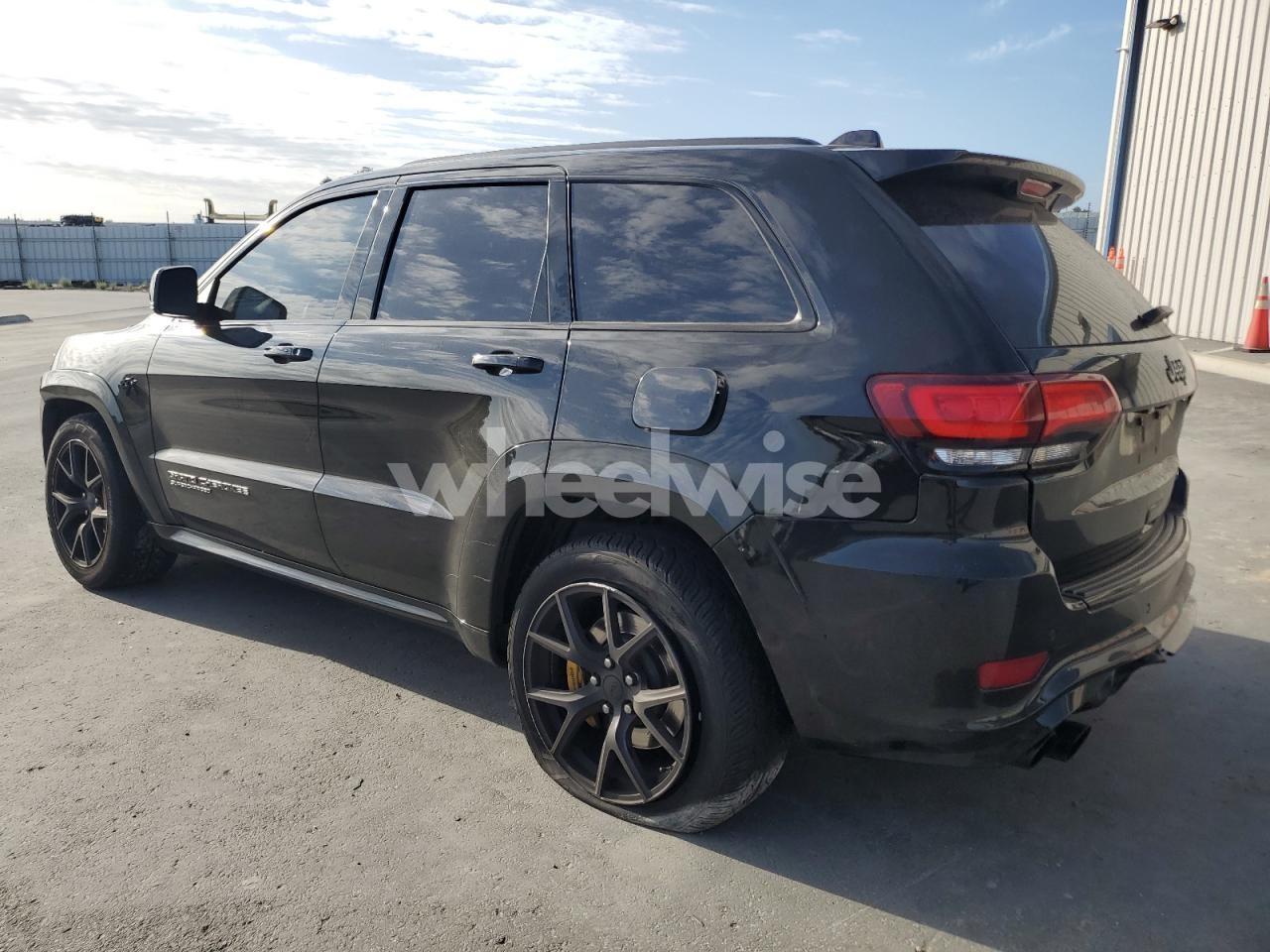 Photo 2 of 2018 JEEP GRAND CHEROKEE TRACKHAWK (VIN 1C4RJFN98JC198860)