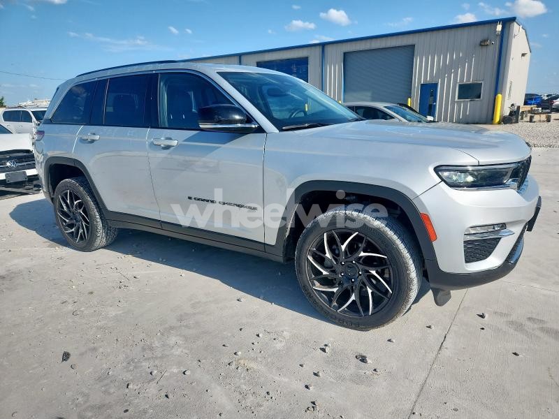Photo 11 of 2022 JEEP GRAND CHEROKEE LIMITED (VIN 1C4RJGBG2N8630845)