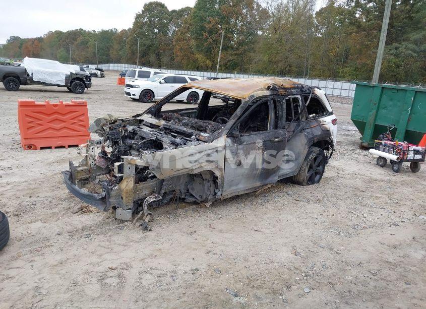 Photo 2 of 2024 Jeep Grand CHEROKEE LIMITED 4X2 (VIN 1C4RJGBG6RC211643)