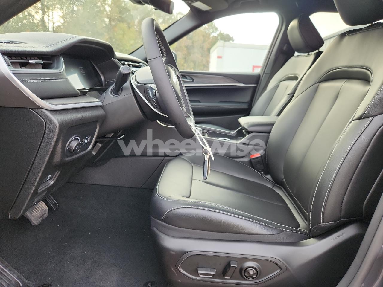 Photo 7 of 2025 JEEP GRAND CHEROKEE LIMITED (VIN 1C4RJGBG8SC307148)