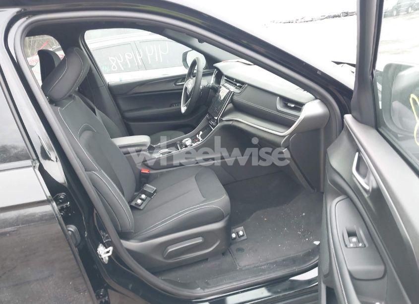 Photo 5 of 2024 Jeep Grand CHEROKEE LAREDO X 4X4 (VIN 1C4RJHAG0RC247481)