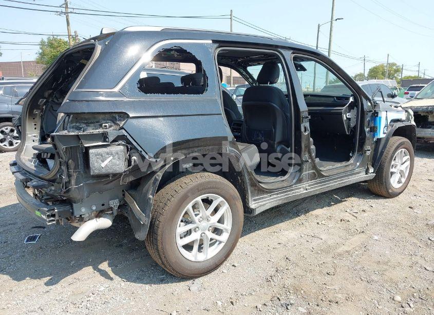 Photo 4 of 2024 Jeep Grand CHEROKEE LAREDO X 4X4 (VIN 1C4RJHAG1R8590285)