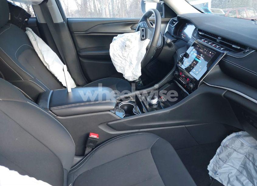 Photo 5 of 2023 Jeep Grand CHEROKEE LAREDO 4X4 (VIN 1C4RJHAG2PC540747)