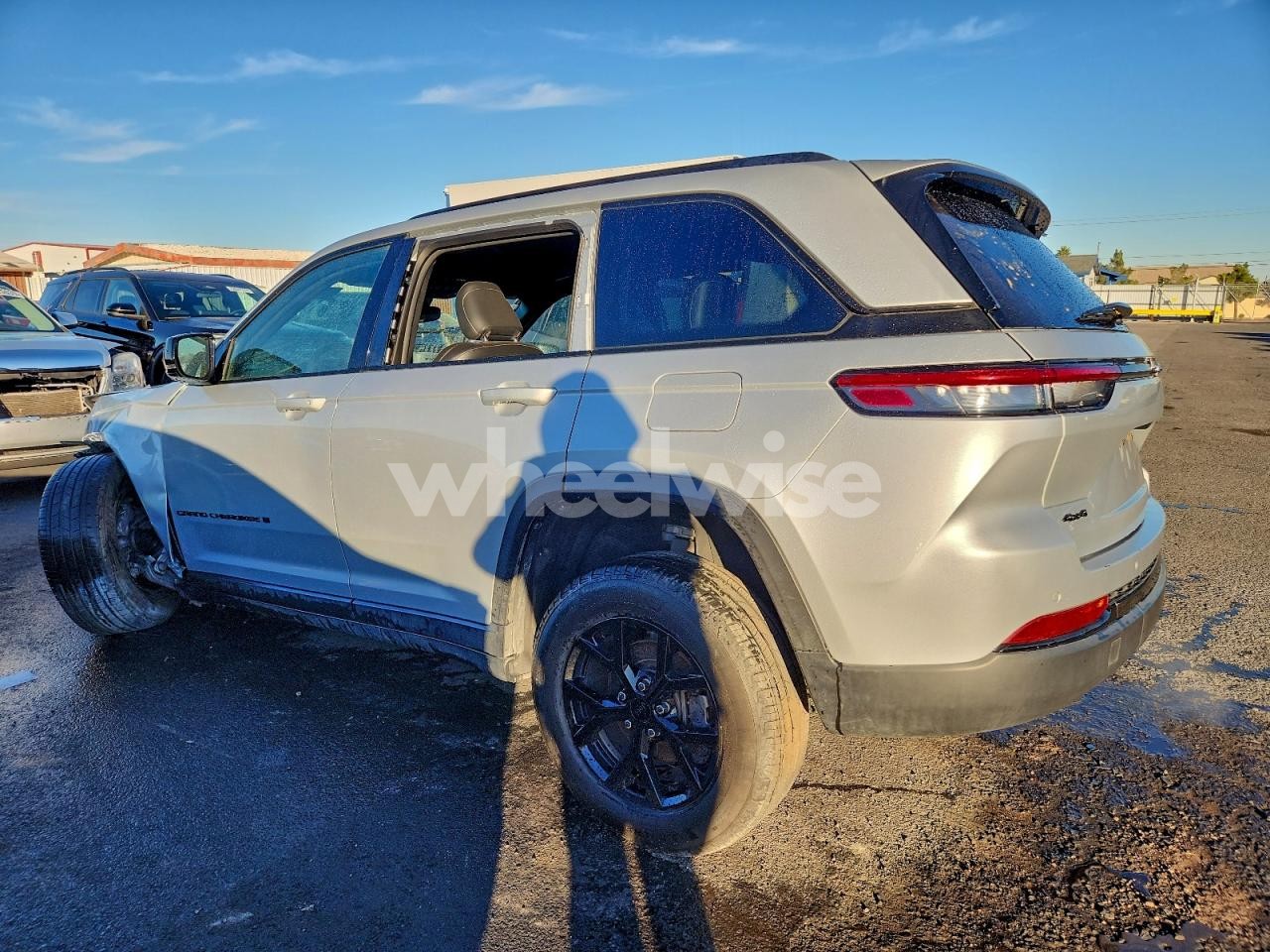 Photo 2 of 2024 JEEP GRAND CHEROKEE LAREDO (VIN 1C4RJHAG2R8535022)