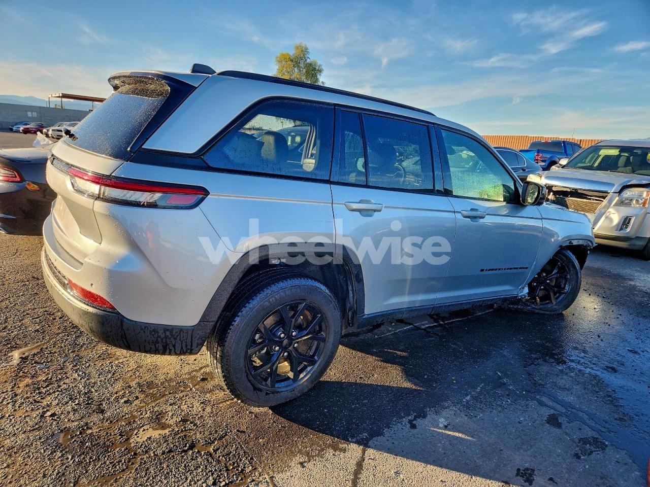 Photo 3 of 2024 JEEP GRAND CHEROKEE LAREDO (VIN 1C4RJHAG2R8535022)