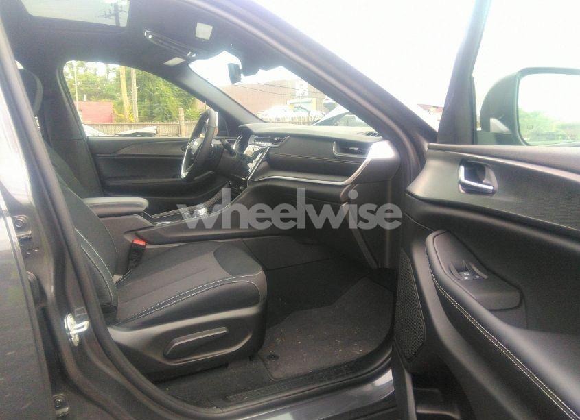 Photo 5 of 2024 Jeep Grand CHEROKEE LAREDO X 4X4 (VIN 1C4RJHAG3RC185851)