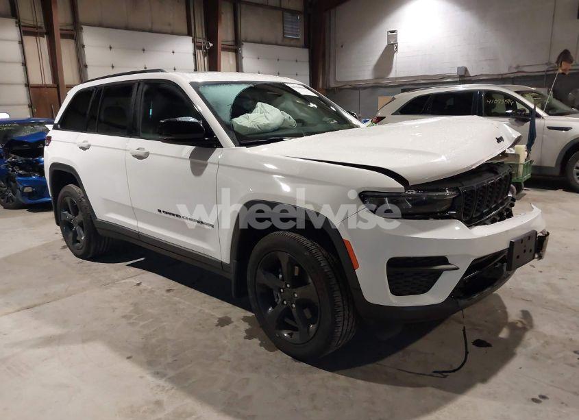 2024 Jeep Grand CHEROKEE ALTITUDE 4X4 (VIN 1C4RJHAG3RC698243) main photo