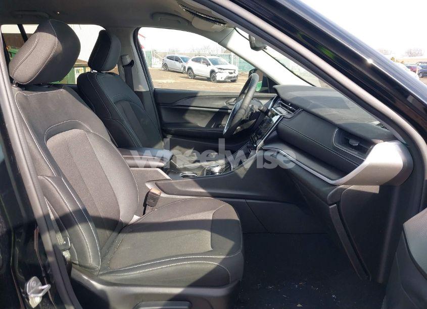 Photo 5 of 2024 Jeep Grand CHEROKEE LAREDO 4X4 (VIN 1C4RJHAG5RC696722)