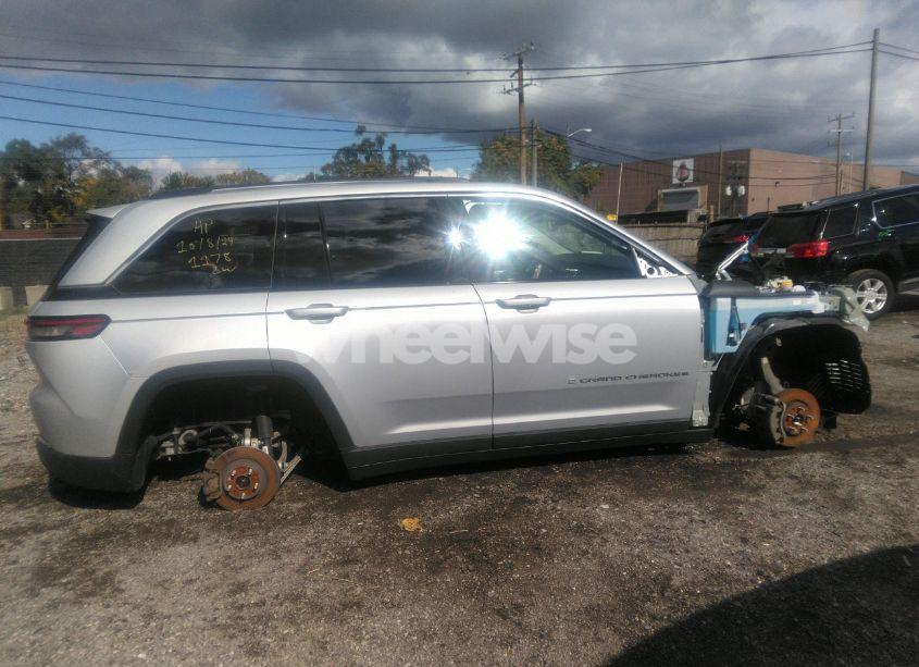 Photo 13 of 2023 Jeep Grand CHEROKEE LAREDO 4X4 (VIN 1C4RJHAG6P8851178)