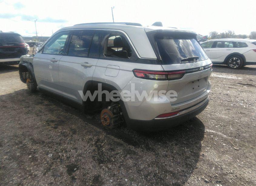 Photo 3 of 2023 Jeep Grand CHEROKEE LAREDO 4X4 (VIN 1C4RJHAG6P8851178)