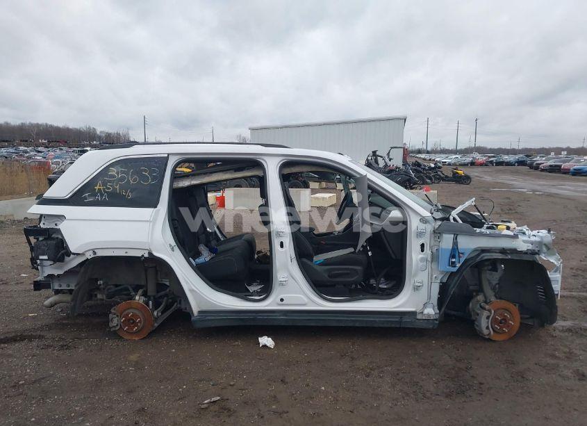 Photo 12 of 2023 Jeep Grand CHEROKEE LAREDO 4X4 (VIN 1C4RJHAG6PC535633)