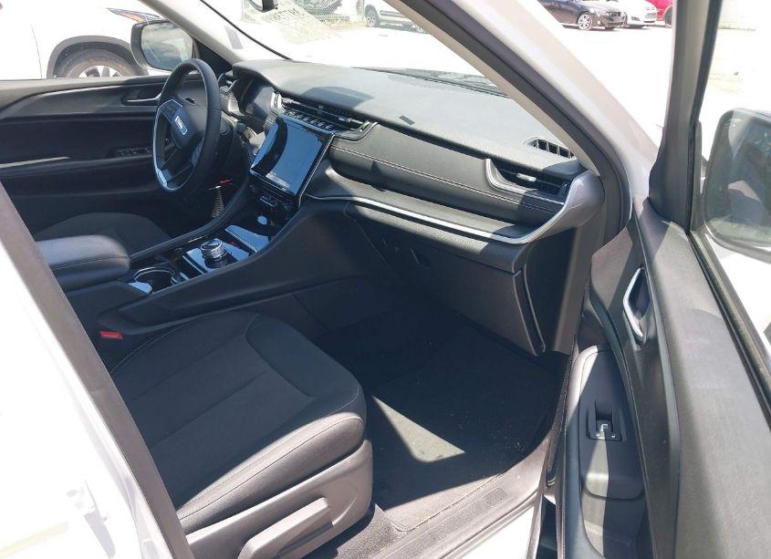 Photo 5 of 2023 Jeep Grand CHEROKEE LAREDO 4X4 (VIN 1C4RJHAG6PC593144)